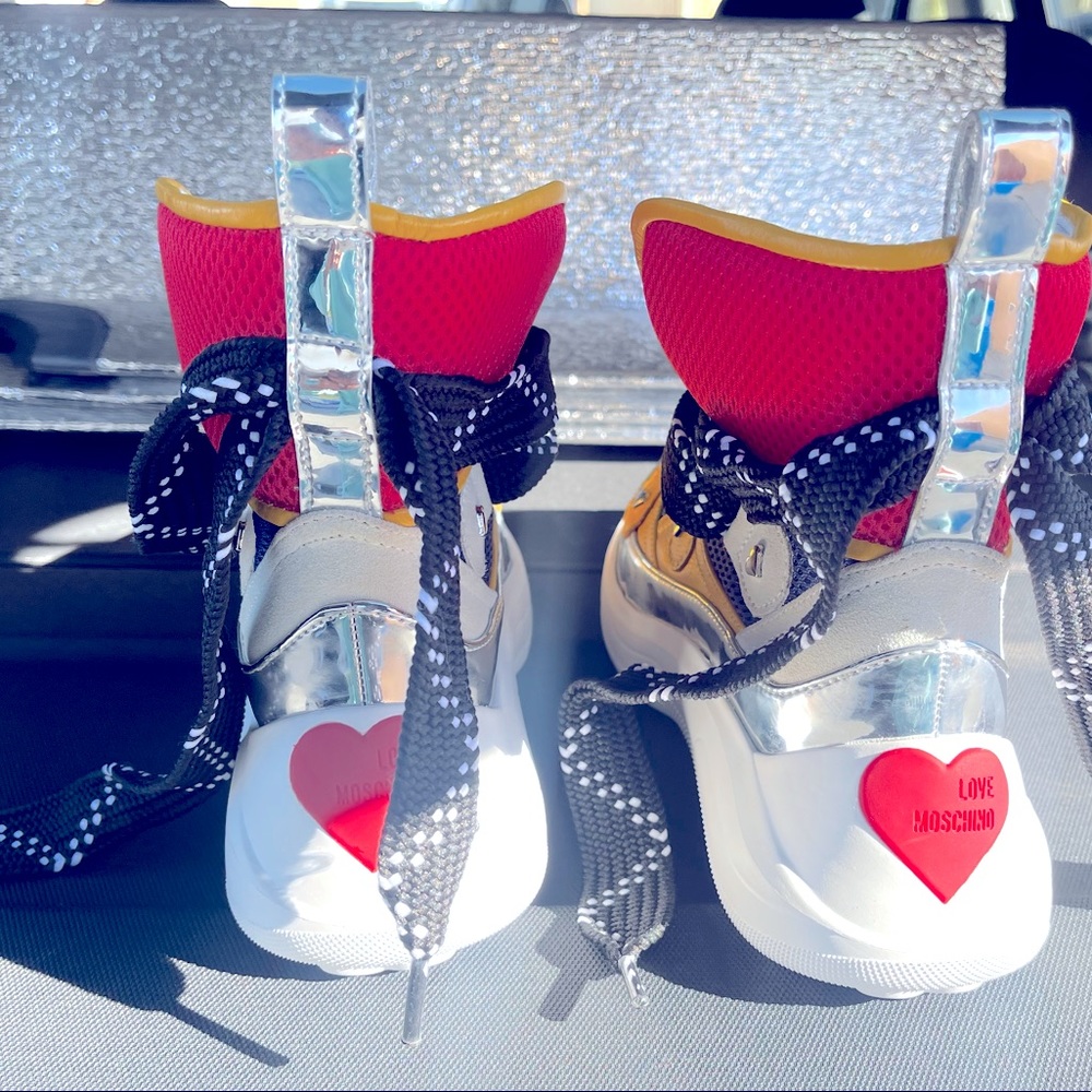 Women’s Moschino shoe